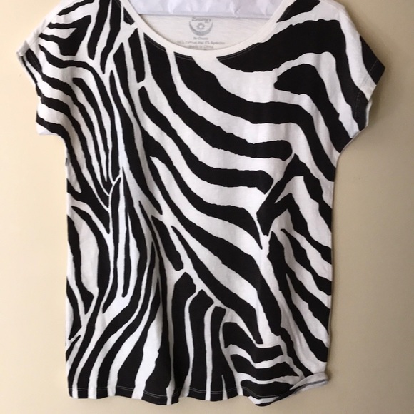 T-shirt - Picture 1 of 3